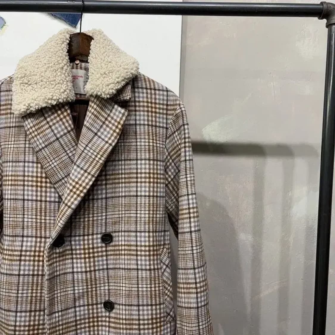 (90) 에잇세컨즈 여성 양털 더블 체크 롱코트 상품이미지3