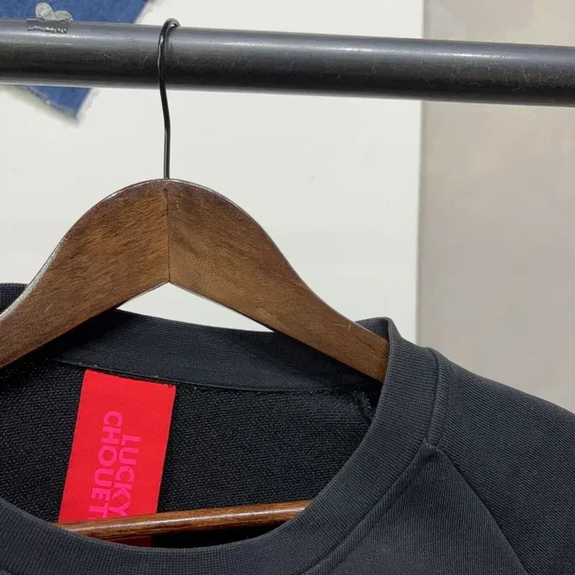 (100) 럭키슈에뜨 여성 오버사이즈 프린팅 맨투맨 상품이미지2