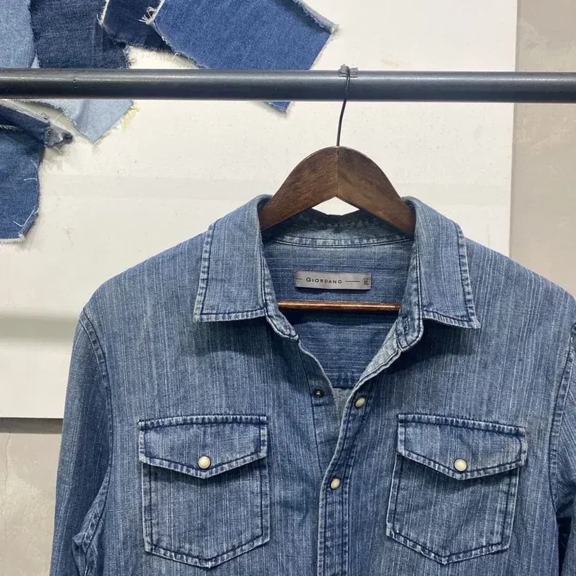 (105) 지오다노 웨스턴 투포켓 데님 셔츠 청남방 상품이미지3