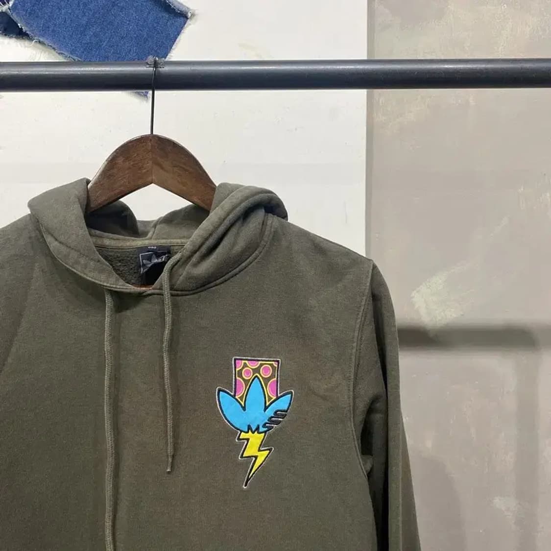 (95) 아디다스 빈티지 흑탭 올드스쿨 프린팅 기모 후드티 상품이미지3