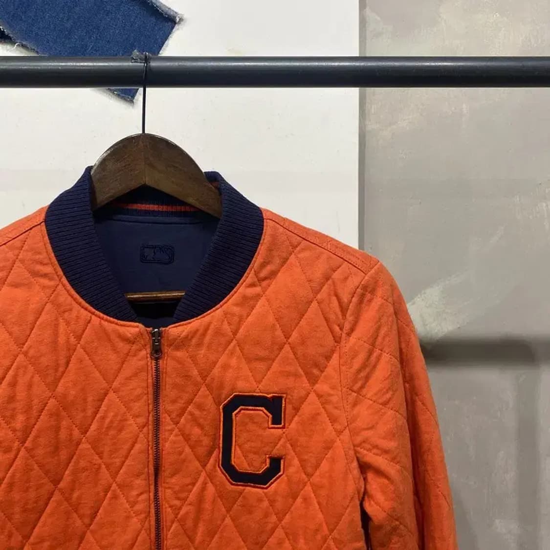 (90) MLB 클리브랜드 여성 양면 리버시블 경량패딩 블루종 자켓 상품이미지3