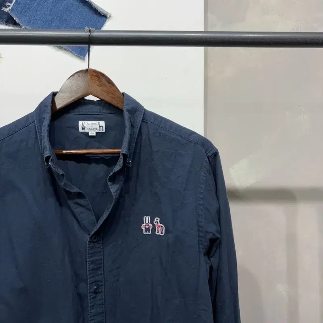 (105) 헤지스 캐주얼 자수 네이비 셔츠 남방 상품이미지3