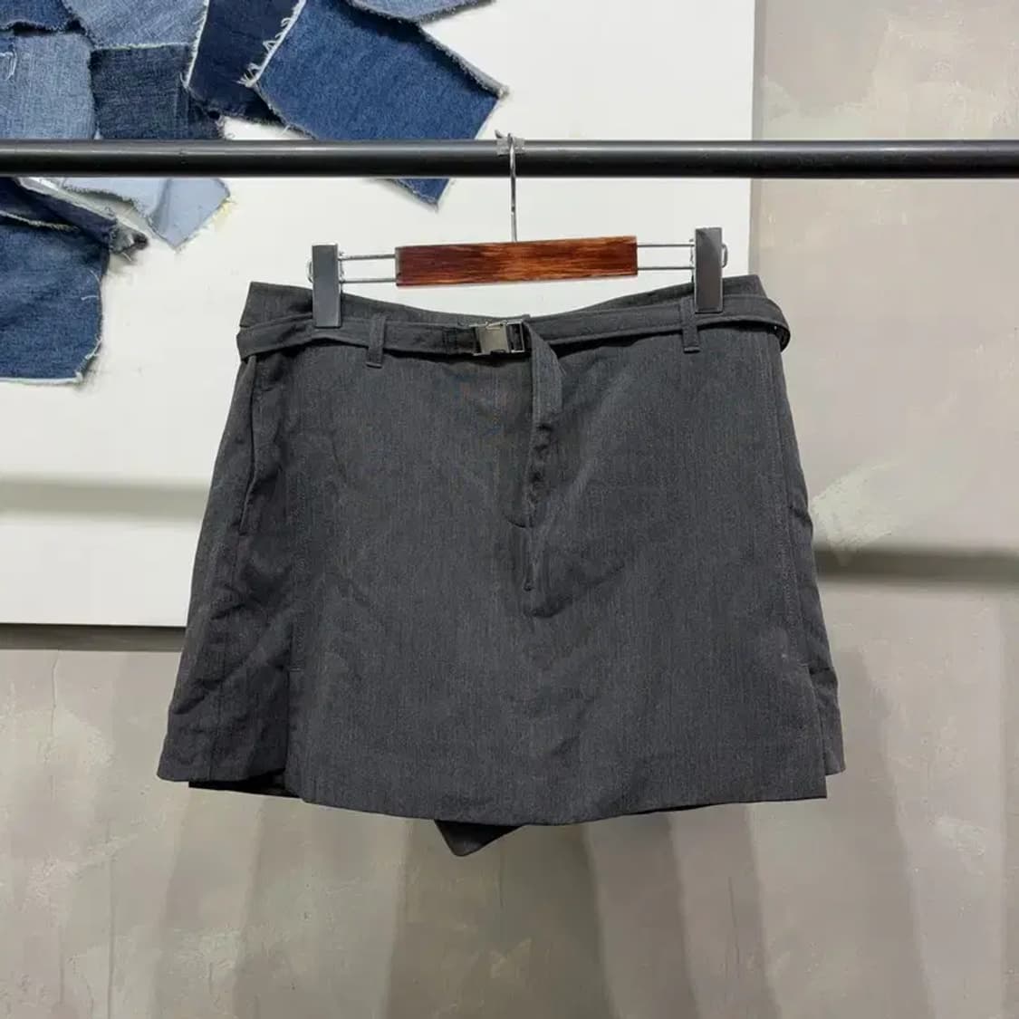 (28인치) 에잇세컨즈 여성 캐주얼 버클 미니 스커트 치마 반바지 상품이미지1