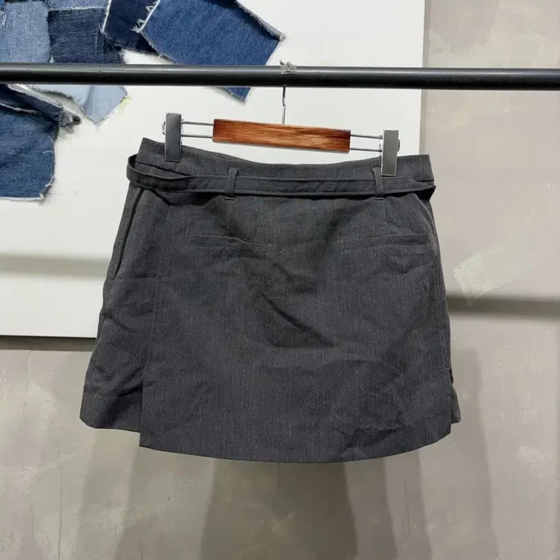 (28인치) 에잇세컨즈 여성 캐주얼 버클 미니 스커트 치마 반바지 상품이미지3