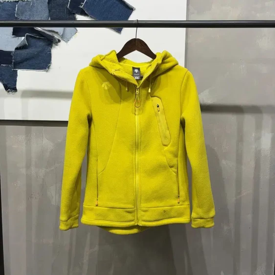 (95) 데상트 캐주얼 자수 후리스 후드집업 자켓 상품이미지1