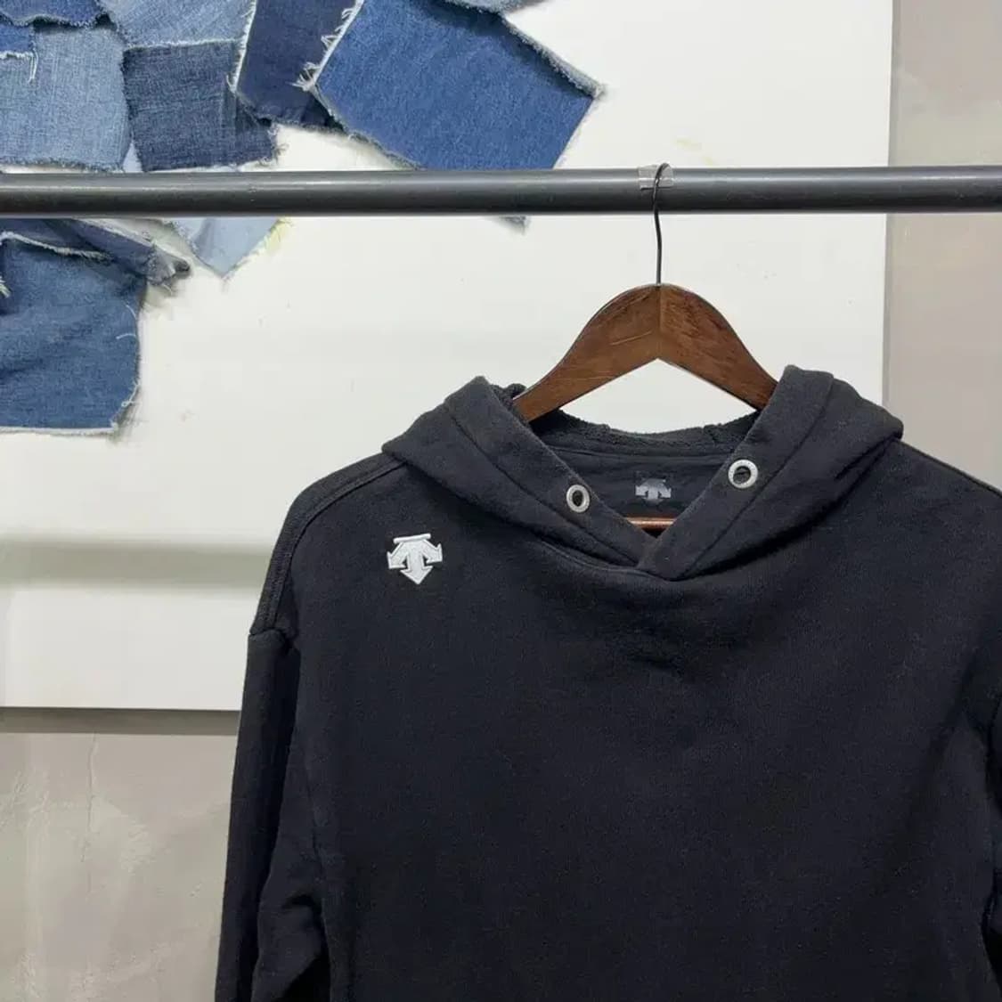 (95) 데상트 캐주얼 프린팅 블랙 후드티 상품이미지3