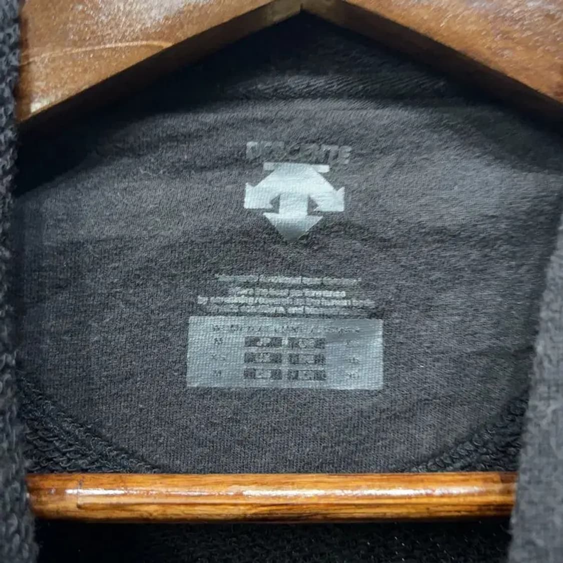 (95) 데상트 캐주얼 프린팅 블랙 후드티 상품이미지5