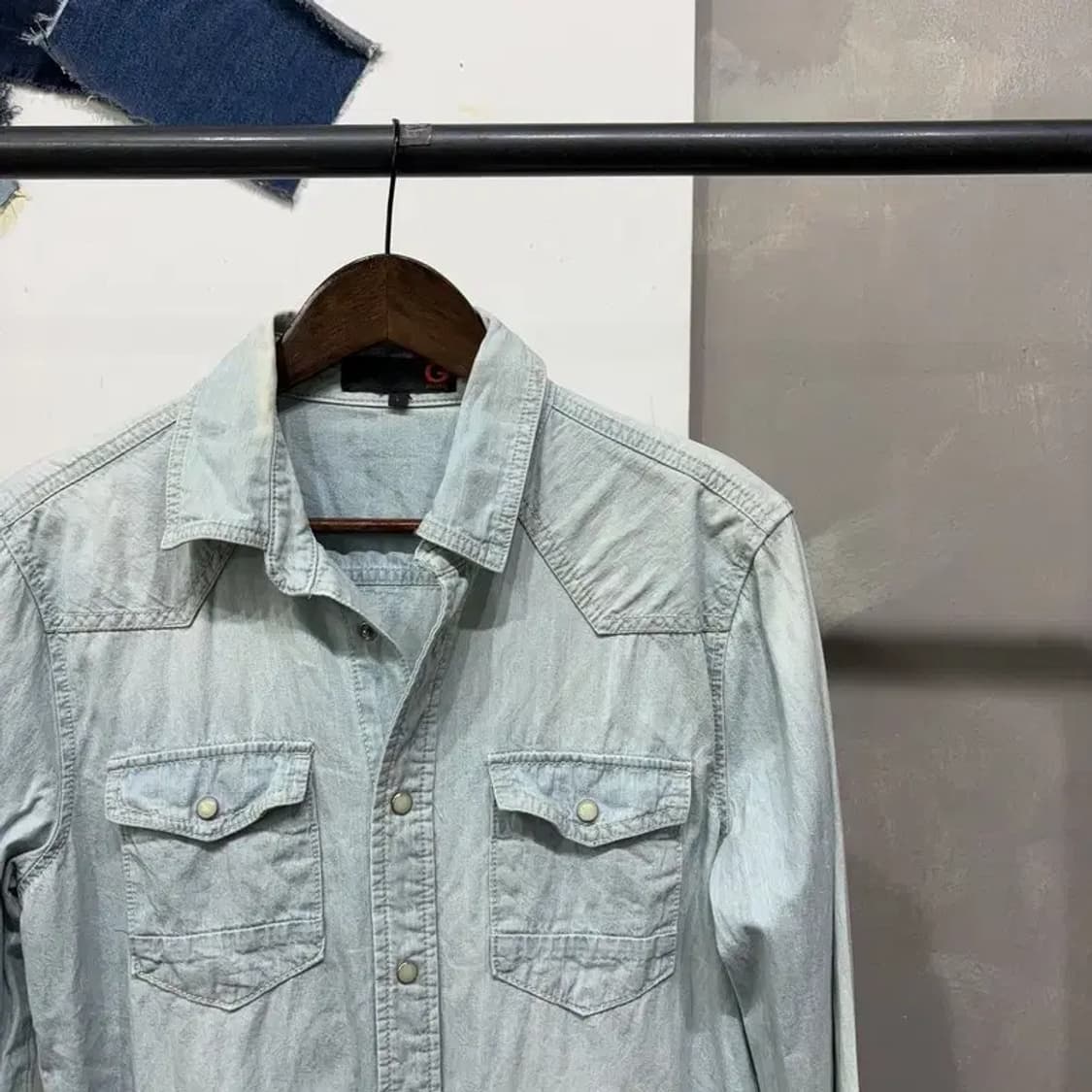 (95) 게스 웨스턴 투포켓 연청 데님 셔츠 청남방 상품이미지3