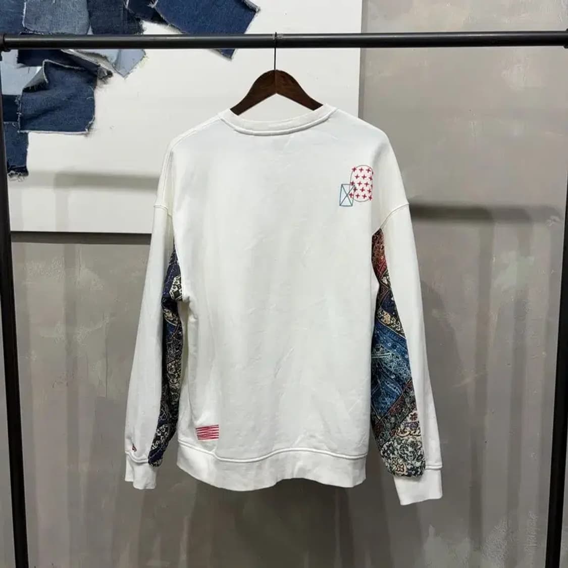 (105) 뉴발란스 소매 페이즐리 기모 맨투맨 긴팔 티 상품이미지4