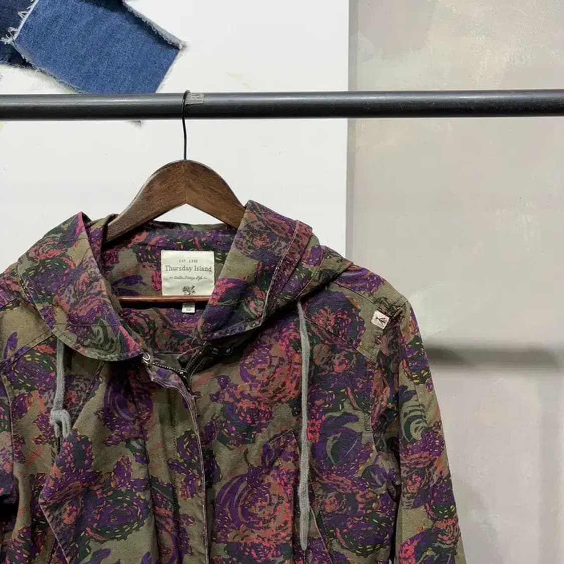 (85) 써스데이아일랜드 여성 플라워패턴 후드 야상 자켓 상품이미지4
