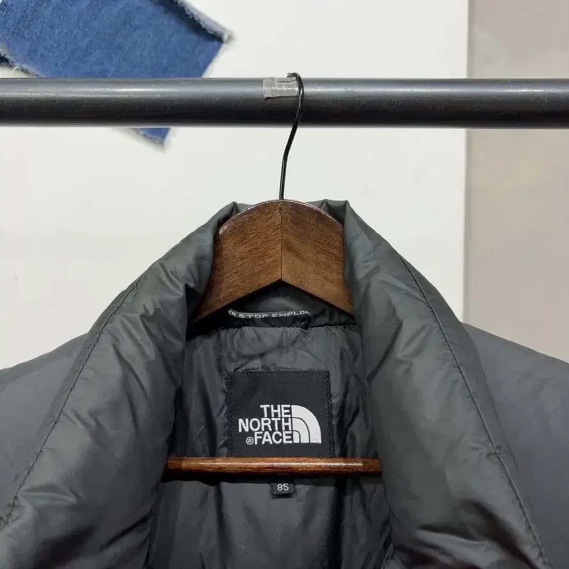 (85) 노스페이스 700 검빨 패딩 조끼 상품이미지2
