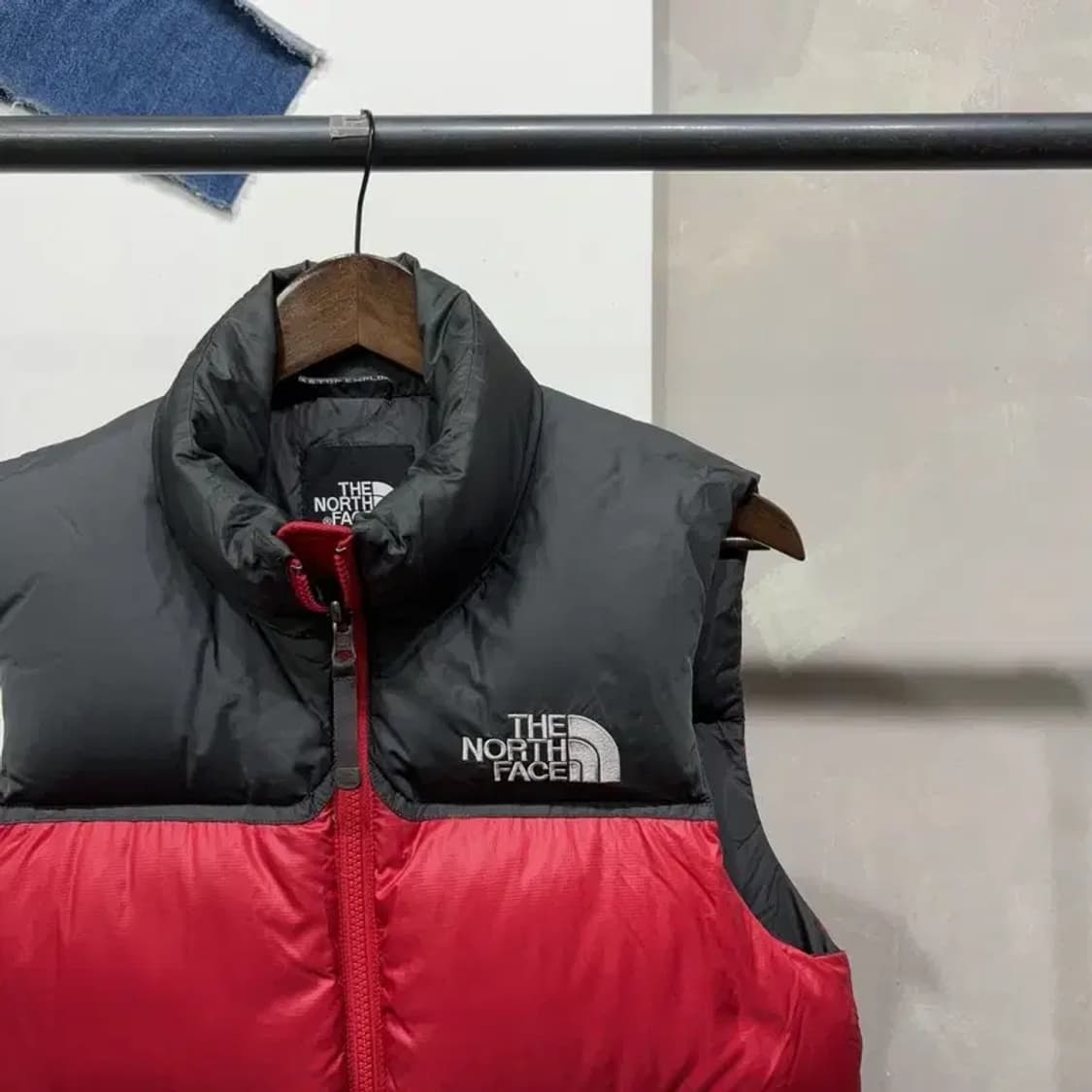 (85) 노스페이스 700 검빨 패딩 조끼 상품이미지3