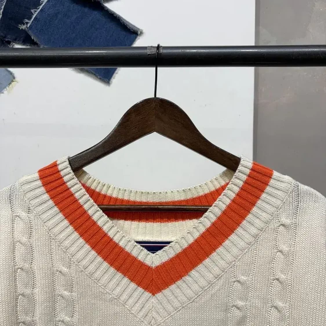 (빅사이즈) 로맨틱크라운 스트릿 빅사이즈 브이넥 니트 상품이미지2