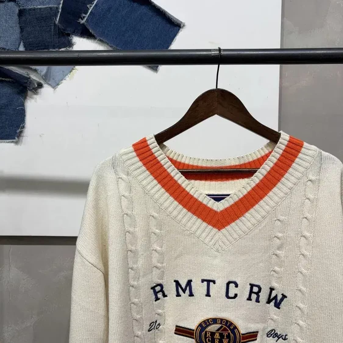 (빅사이즈) 로맨틱크라운 스트릿 빅사이즈 브이넥 니트 상품이미지4