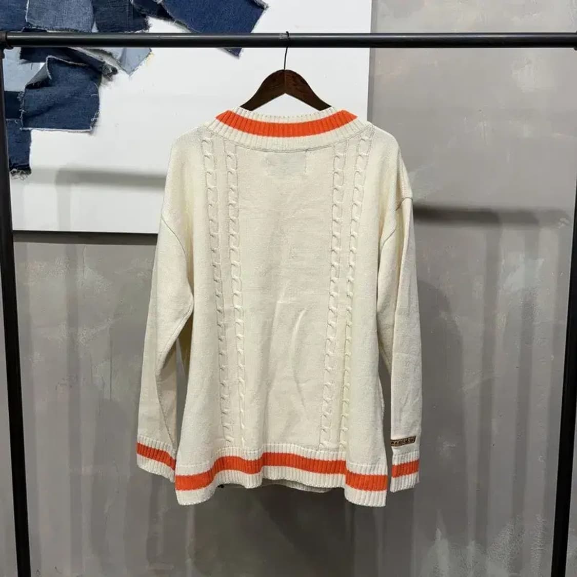 (빅사이즈) 로맨틱크라운 스트릿 빅사이즈 브이넥 니트 상품이미지5