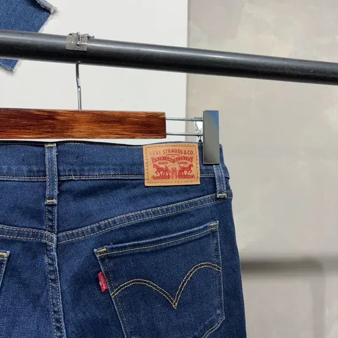 (28인치) 리바이스 711 여성 스키니핏 스판 청바지 데님팬츠 상품이미지4