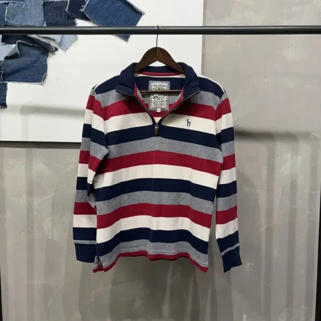 (100) 헤지스 캐주얼 클래식 반집업 스트라이프 니트 상품이미지1