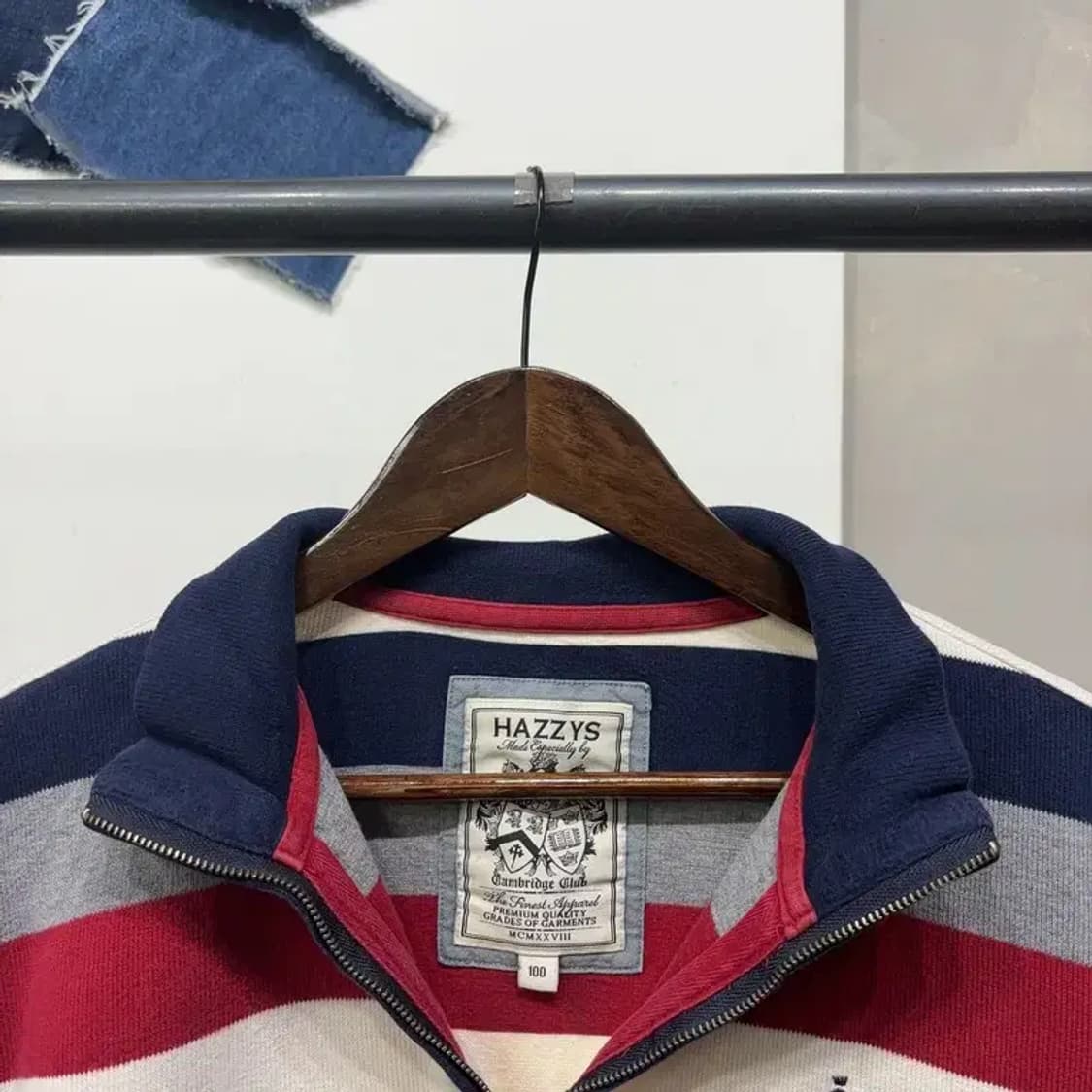 (100) 헤지스 캐주얼 클래식 반집업 스트라이프 니트 상품이미지2