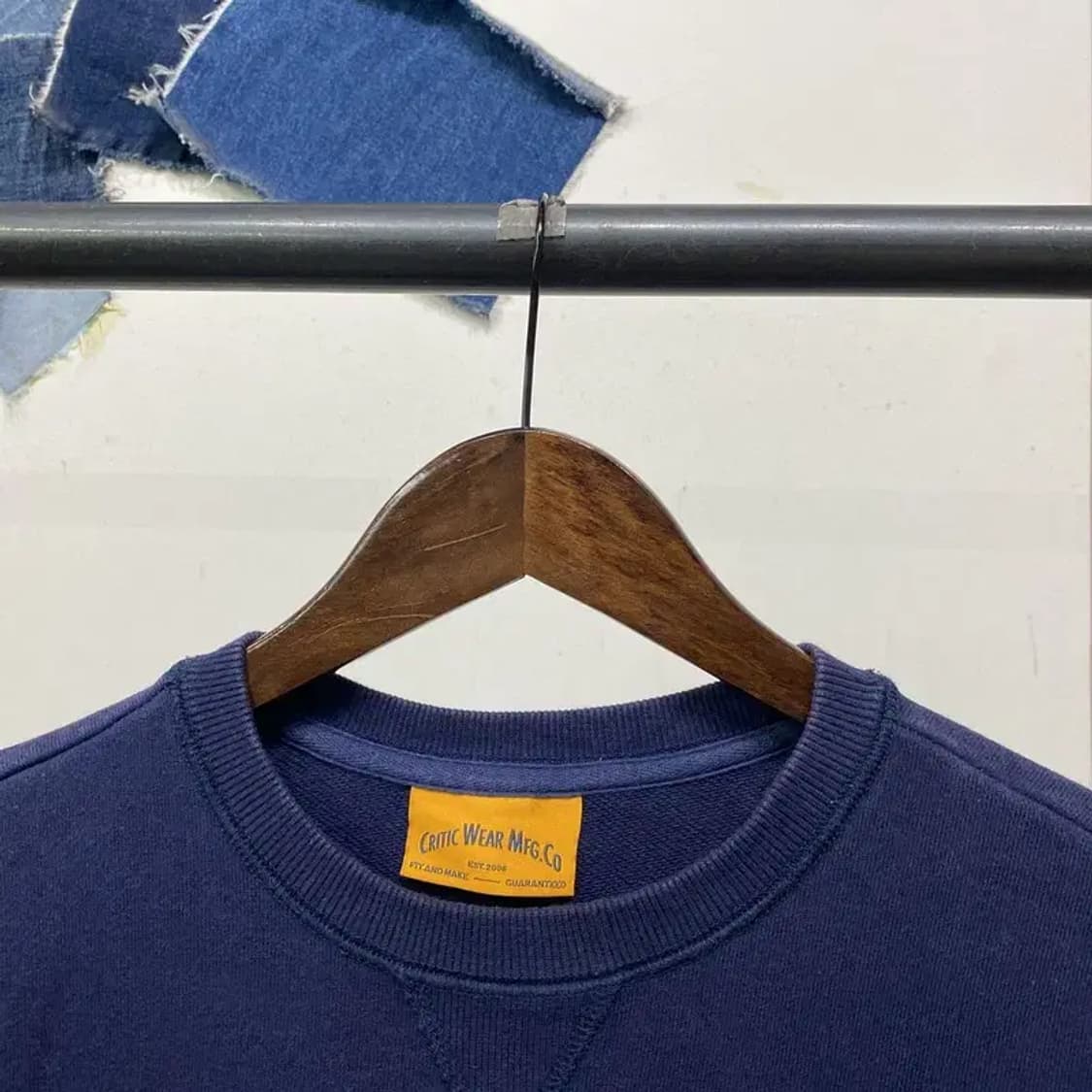 (100) 크리틱 스트릿 네이비 맨투맨 긴팔 티 상품이미지2