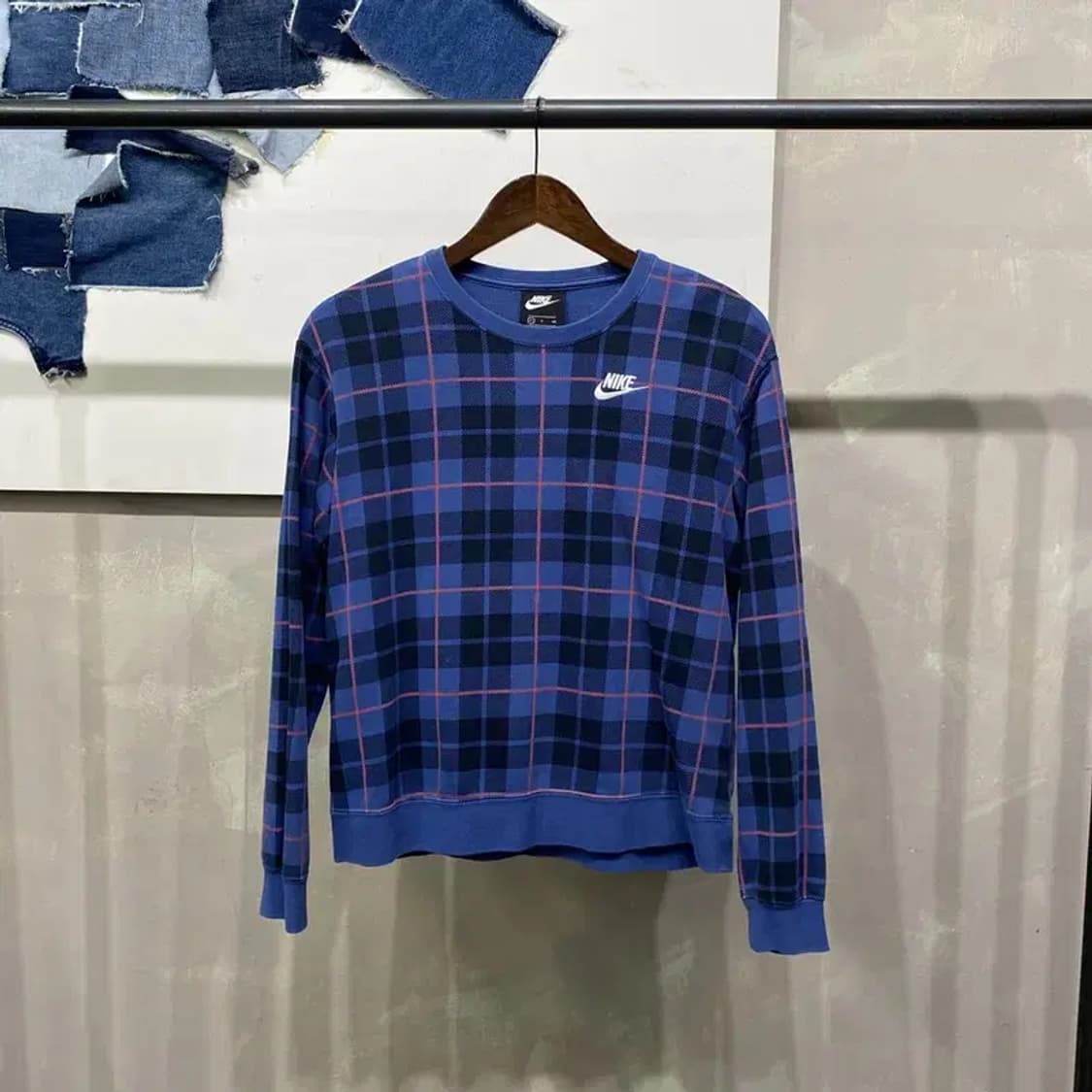 (95) 나이키 여성 스트릿 크롭 체크 맨투맨 긴팔 티 상품이미지1