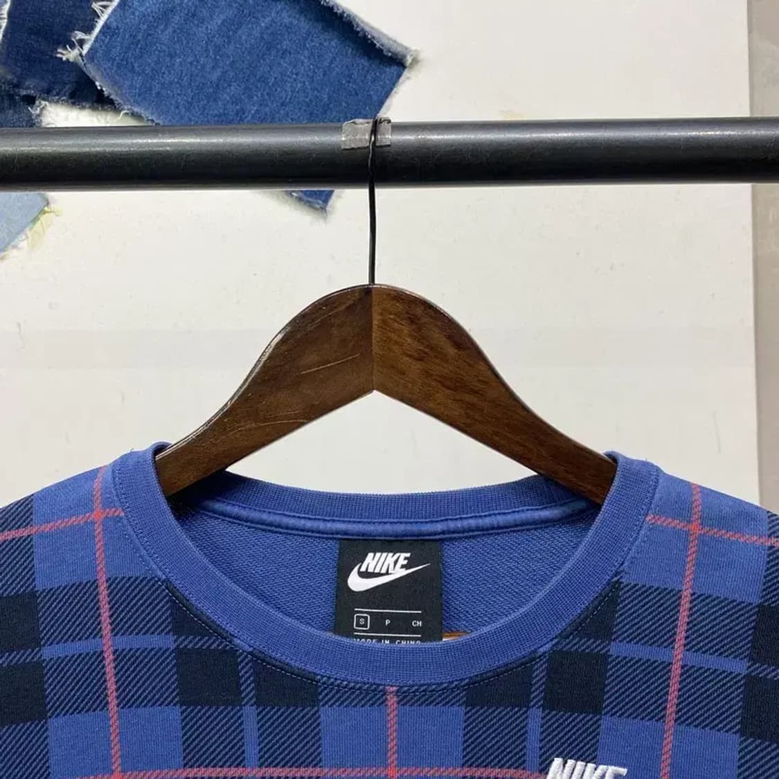 (95) 나이키 여성 스트릿 크롭 체크 맨투맨 긴팔 티 상품이미지2