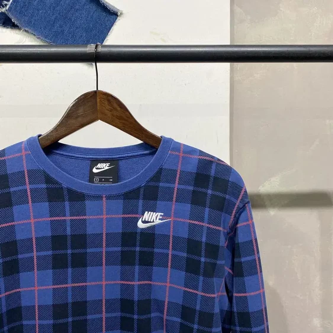 (95) 나이키 여성 스트릿 크롭 체크 맨투맨 긴팔 티 상품이미지3