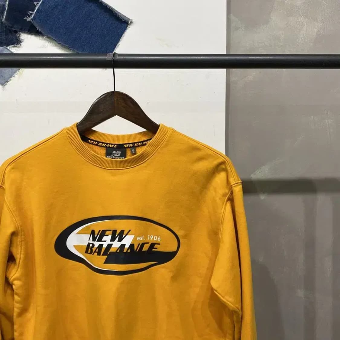(90) 뉴발란스 여성 캐주얼 프린팅 맨투맨 긴팔 티 상품이미지3