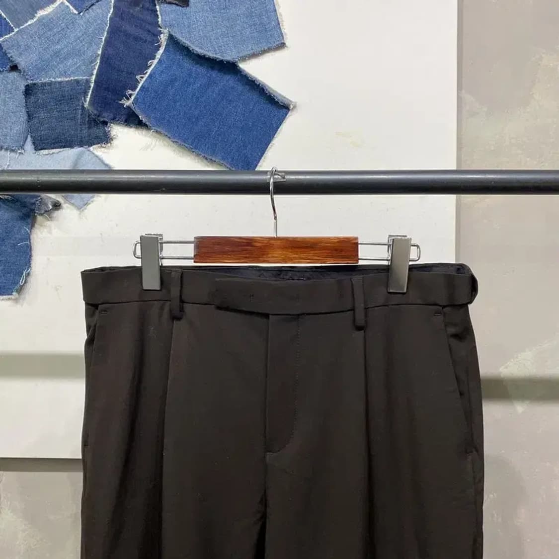 (33인치) 무신사스탠다드 와이드핏 핀턱 슬랙스 바지 상품이미지2