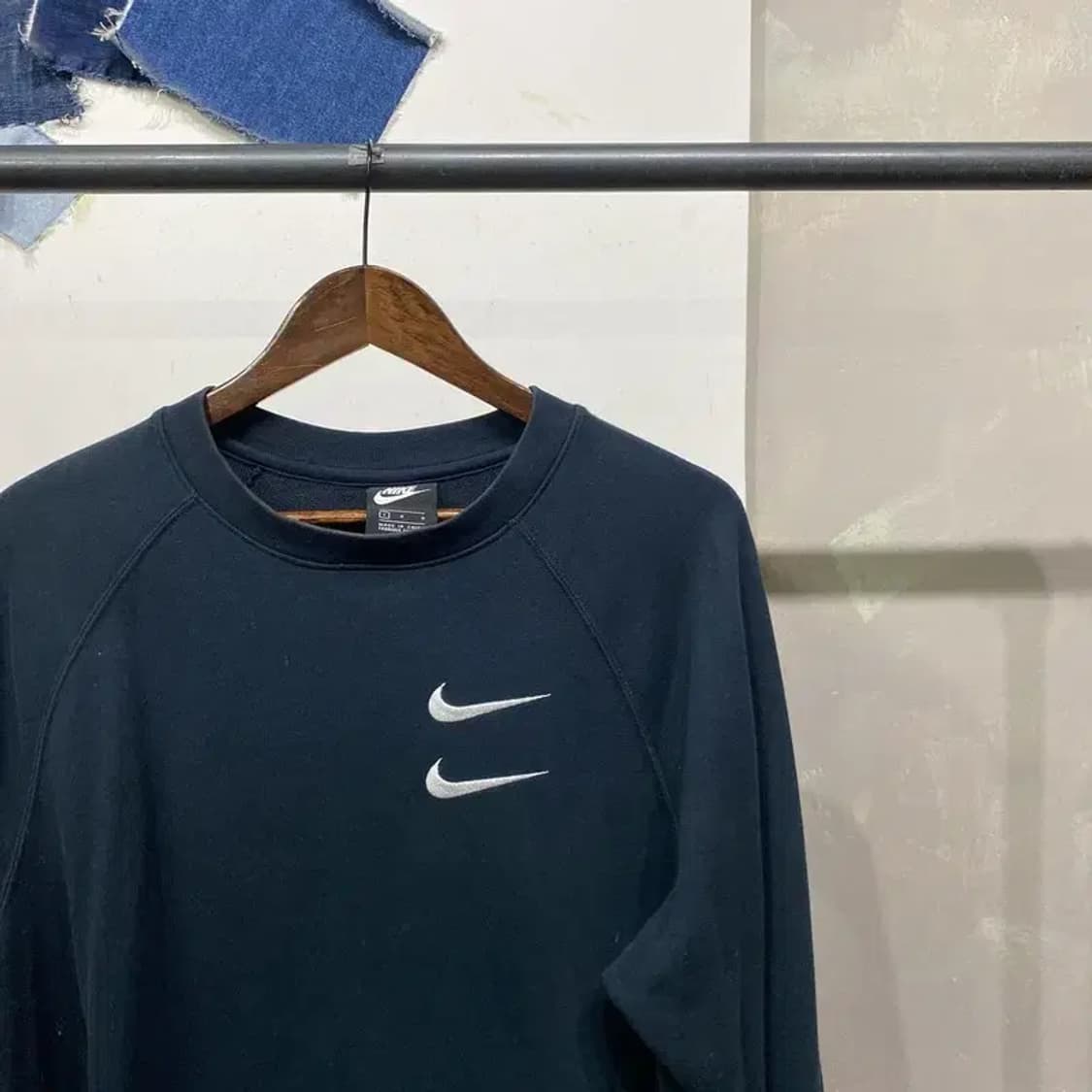 (100) 나이키 스트릿 더블스우시 백프린팅 맨투맨 긴팔 티 상품이미지3