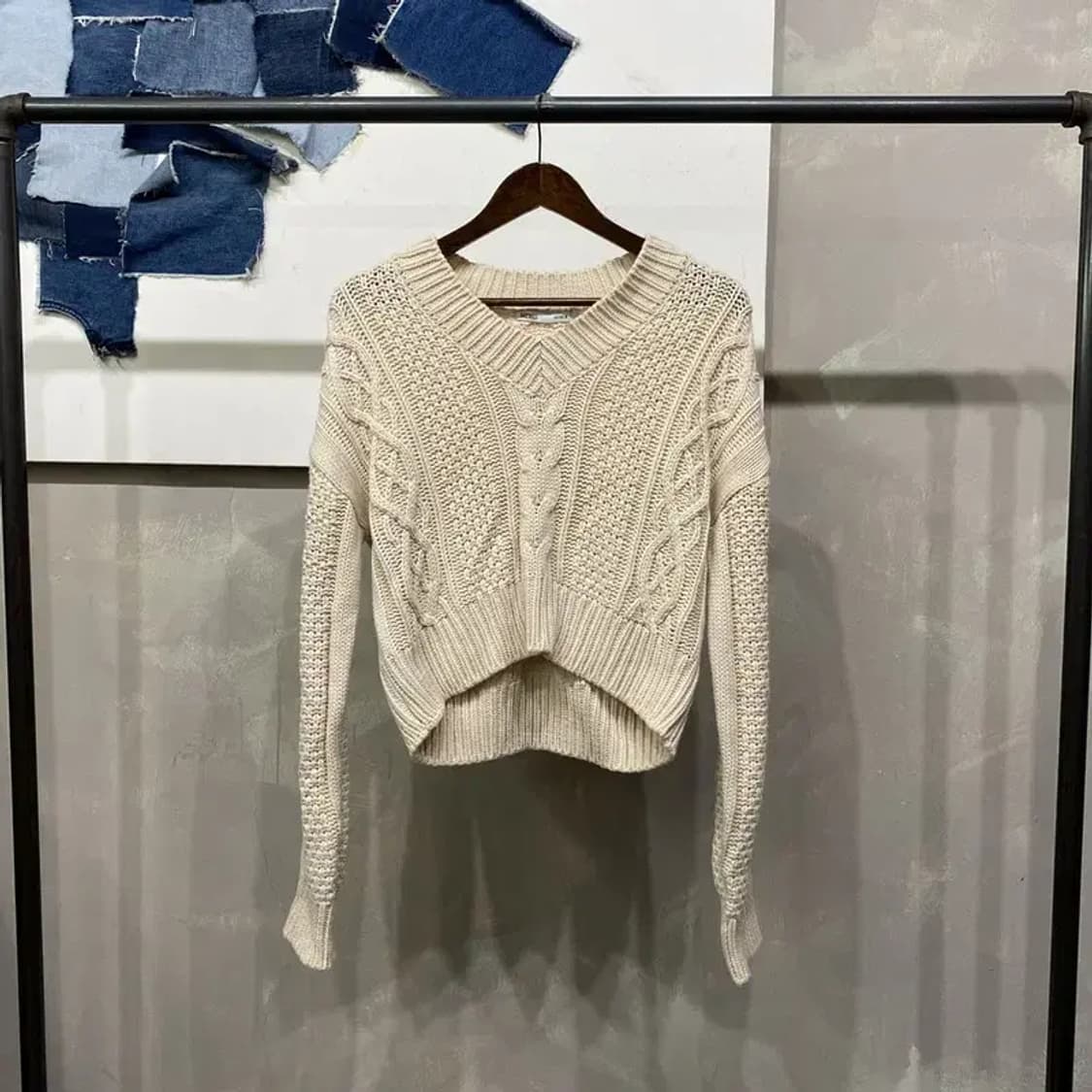 (90) 미쏘 여성 캐주얼 브이넥 꽈배기 케이블 니트 상품이미지1