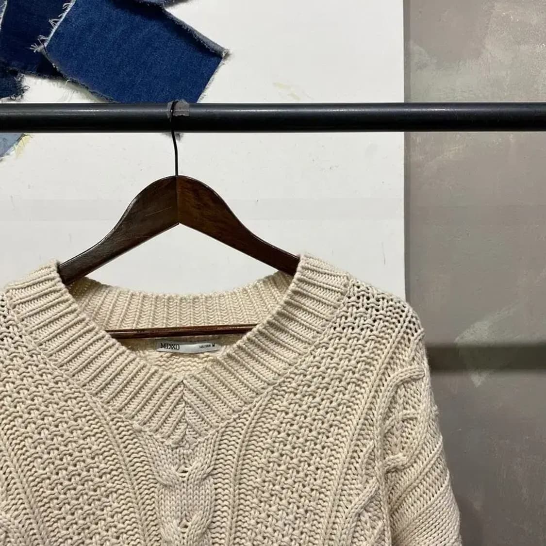 (90) 미쏘 여성 캐주얼 브이넥 꽈배기 케이블 니트 상품이미지3