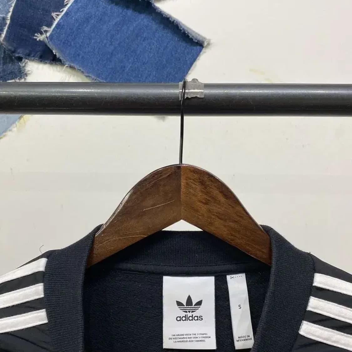 (90) 아디다스 스트릿 캐주얼 센터 파이어버드 맨투맨 긴팔 티 상품이미지2