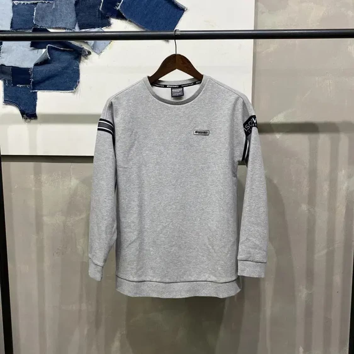 (90) 디스커버리 아웃도어 캐주얼 맨투맨 긴팔 티 상품이미지1