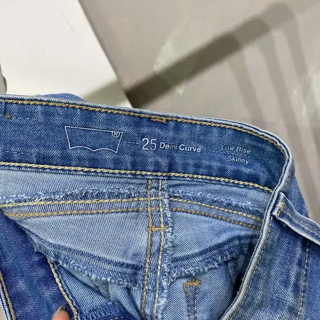 (25인치) 리바이스 여성 스판 데미 커브 로우라이즈 스키니진 청바지 상품이미지5