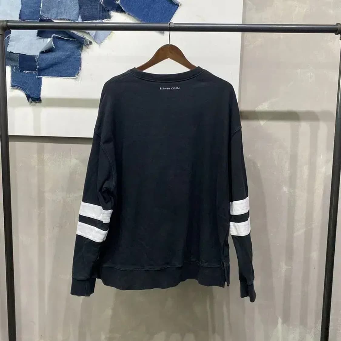 (105) 크리틱 스트릿 자수 맨투맨 긴팔 티 상품이미지4