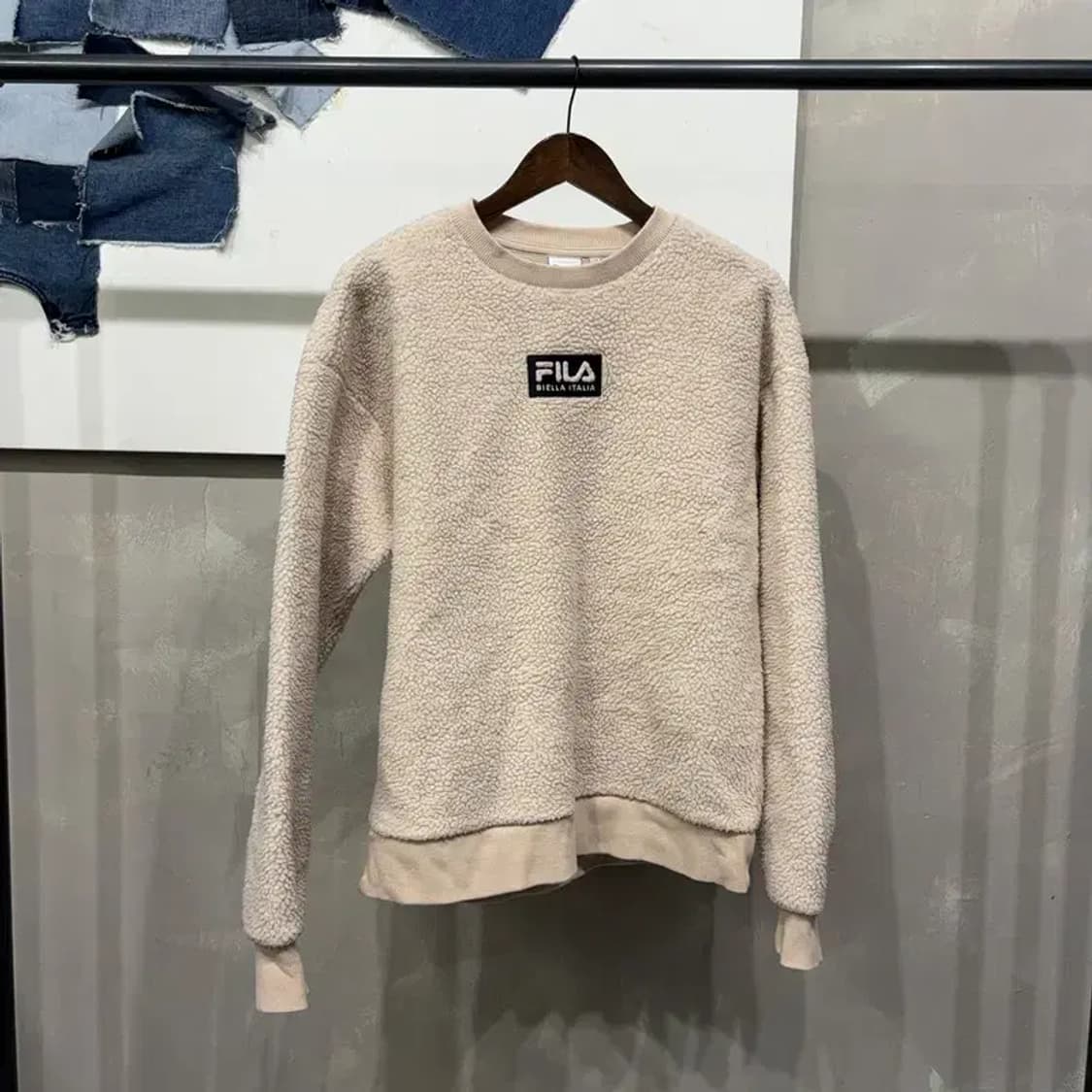 (90) 필라 캐주얼 양털 뽀글이 후리스 맨투맨 긴팔 티 상품이미지1