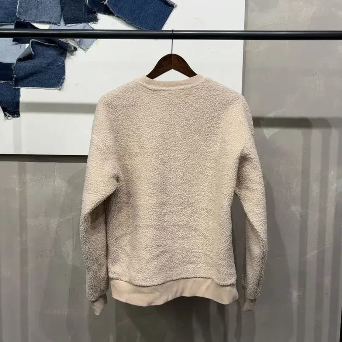 (90) 필라 캐주얼 양털 뽀글이 후리스 맨투맨 긴팔 티 상품이미지3