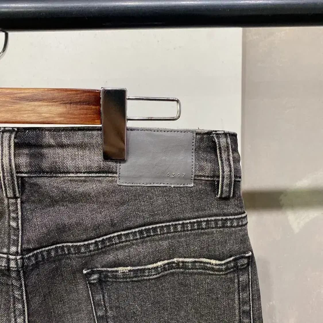 (26인치) 6397 여성 스판 워싱 8부 흑청바지 데님팬츠 상품이미지4