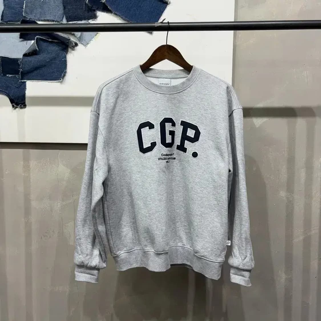 (95) 코드그라피 캐주얼 기모 빅로고 자수 맨투맨 긴팔 티 상품이미지1