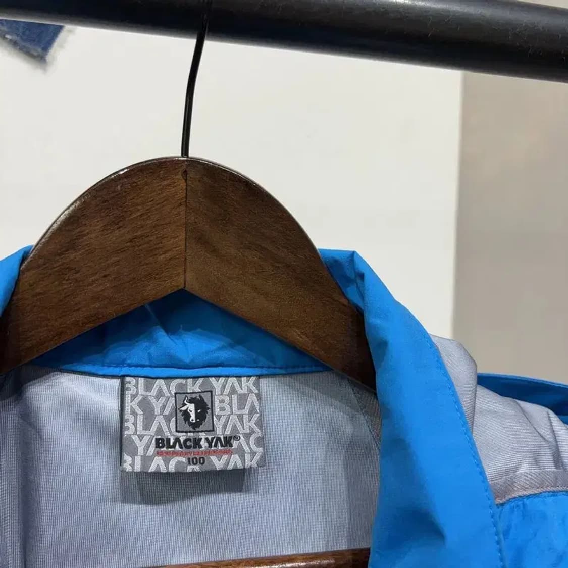 (100) 블랙야크 여성 등산 아웃도어 윈드스토퍼 바람막이 자켓 상품이미지2