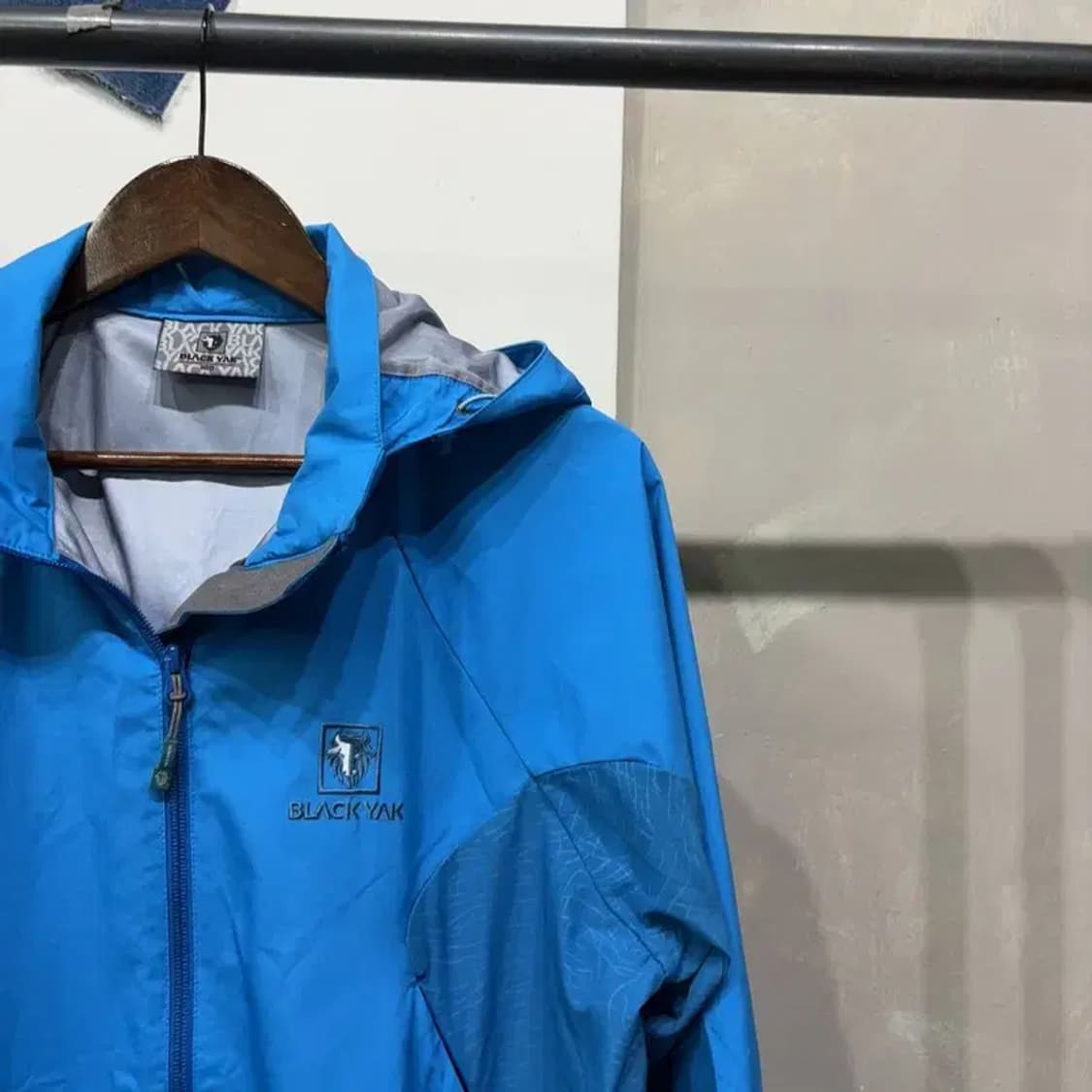 (100) 블랙야크 여성 등산 아웃도어 윈드스토퍼 바람막이 자켓 상품이미지3