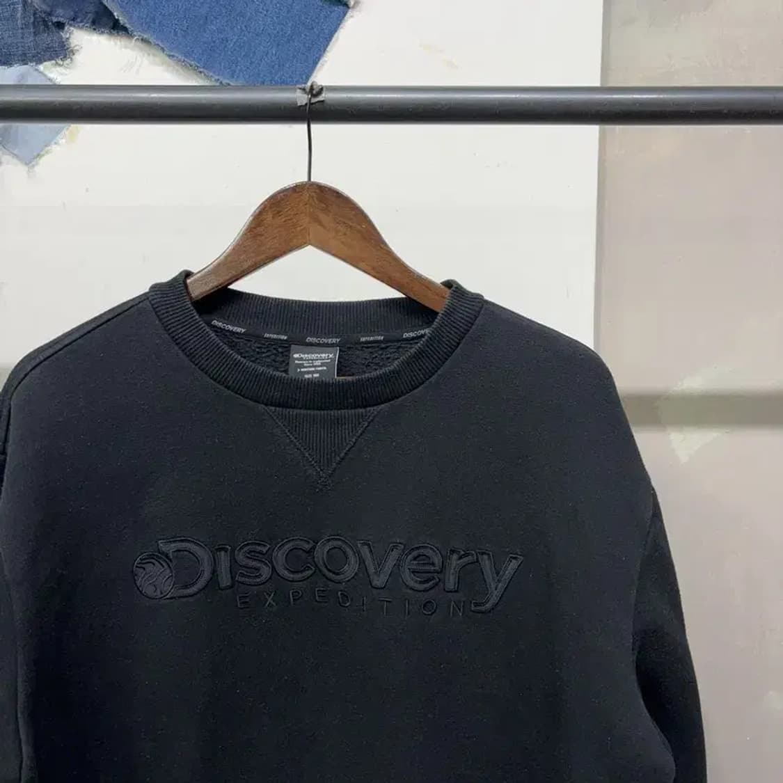 (105) 디스커버리 캐주얼 자수 기모 맨투맨 긴팔 티 상품이미지3