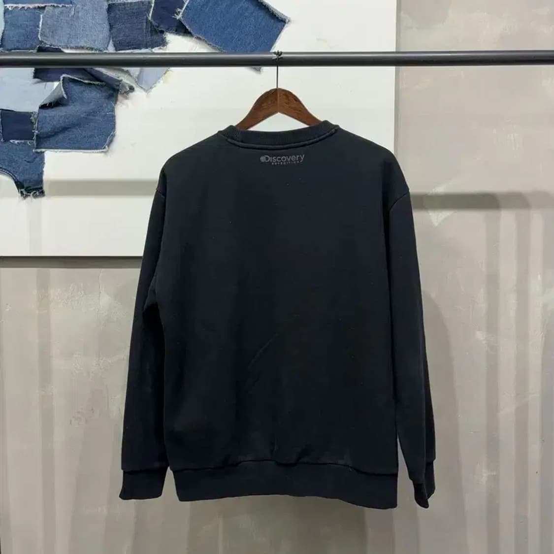 (105) 디스커버리 캐주얼 자수 기모 맨투맨 긴팔 티 상품이미지4