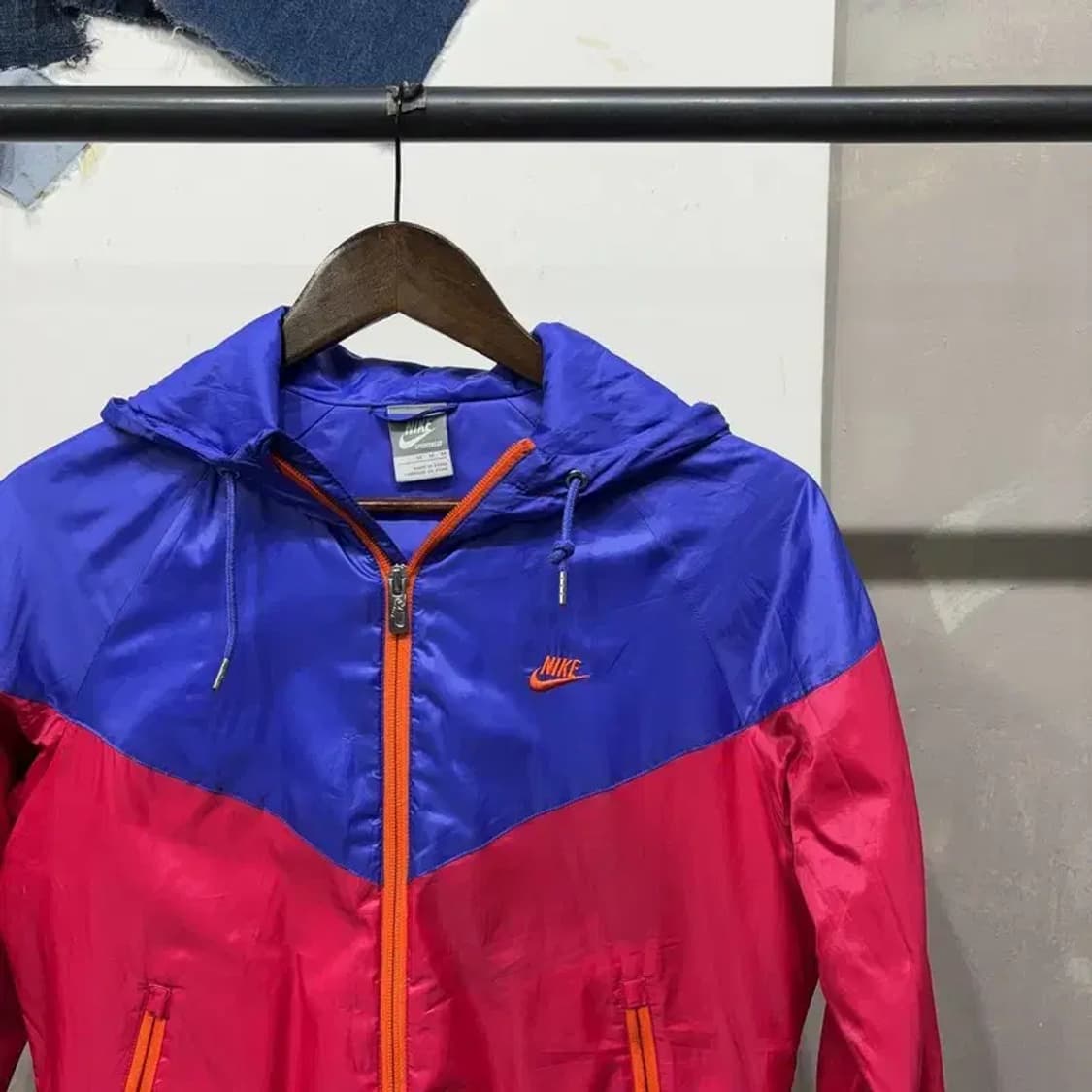 (85) 나이키 여성 스트릿 윈드러너 배색 후드 바람막이 자켓 상품이미지3