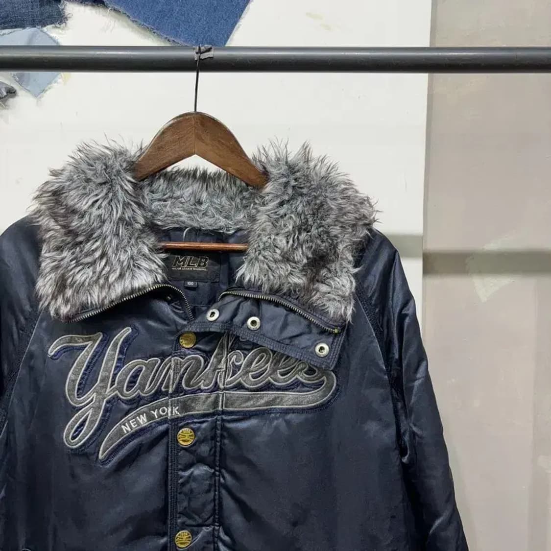 (105) MLB 뉴욕양키스 농구 스트릿 퍼 패딩 바시티 자켓 상품이미지3