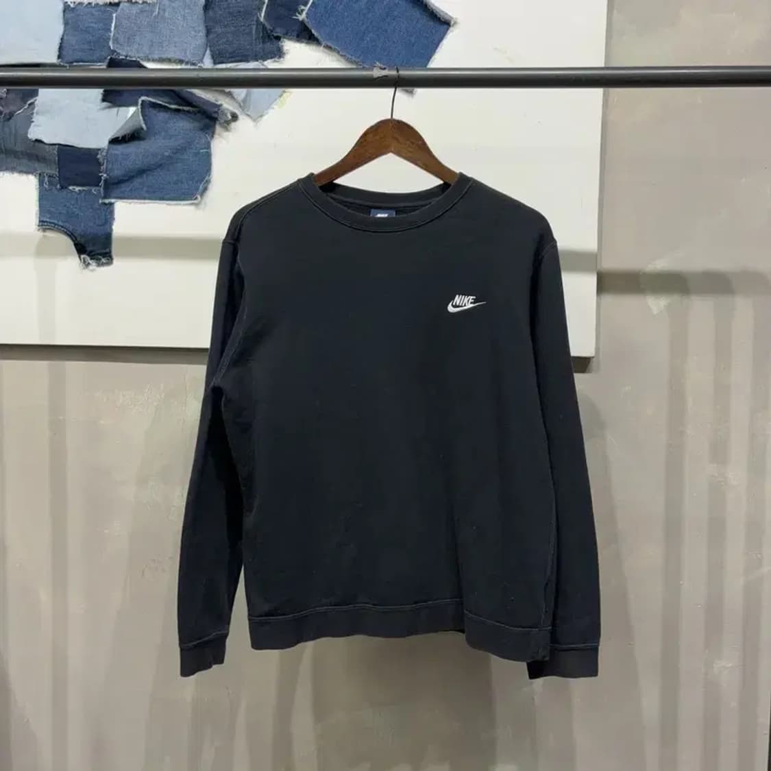 (105) 나이키 캐주얼 자수 기모 블랙 맨투맨 긴팔 티 상품이미지1