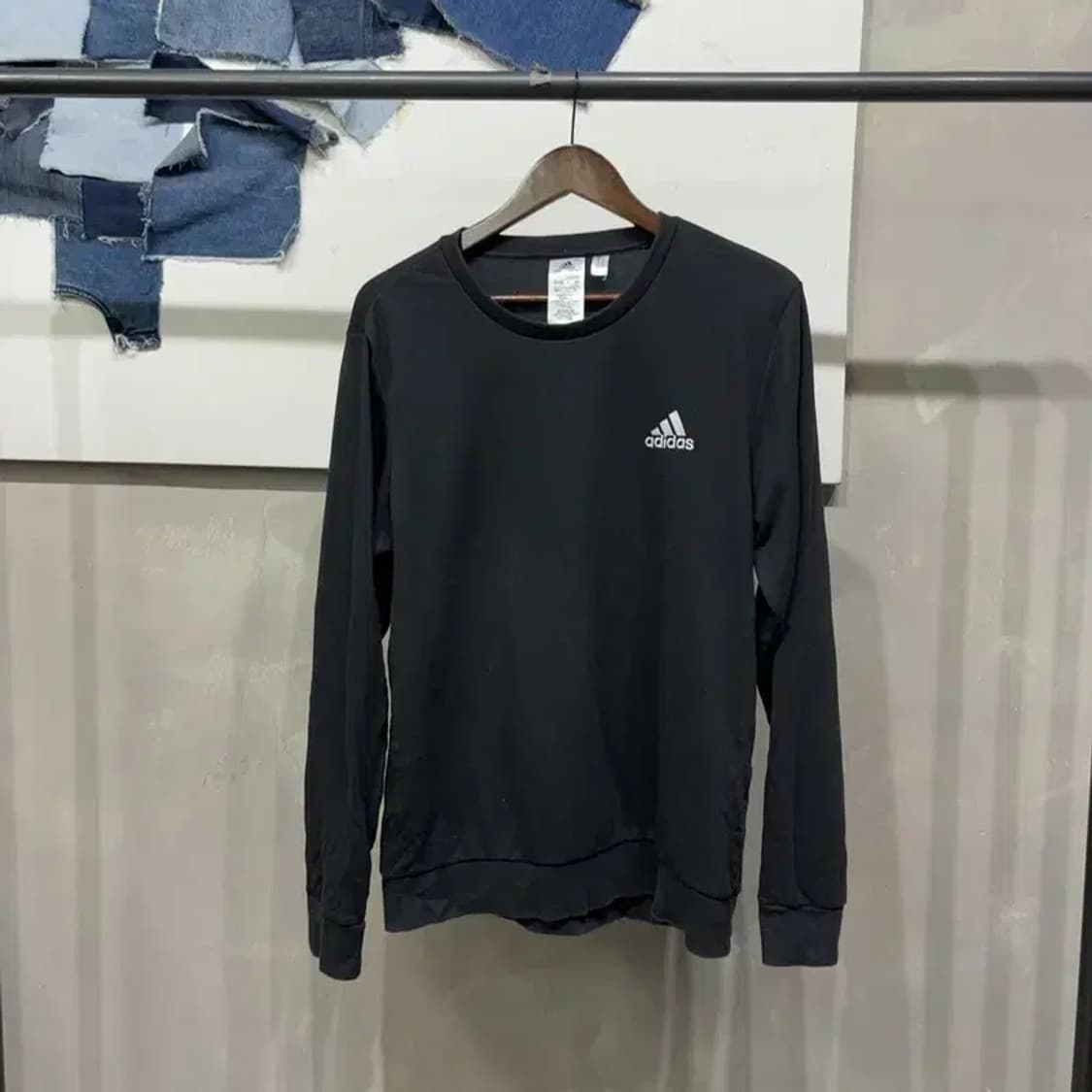 (105) 아디다스 캐주얼 로고 자수 맨투맨 긴팔 티 상품이미지1