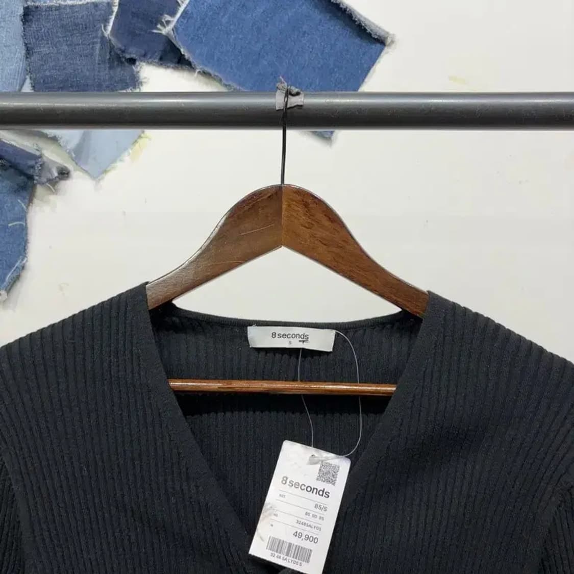 (85) 에잇세컨즈 여성 캐주얼 브이넥 골지 리본 니트 상품이미지2