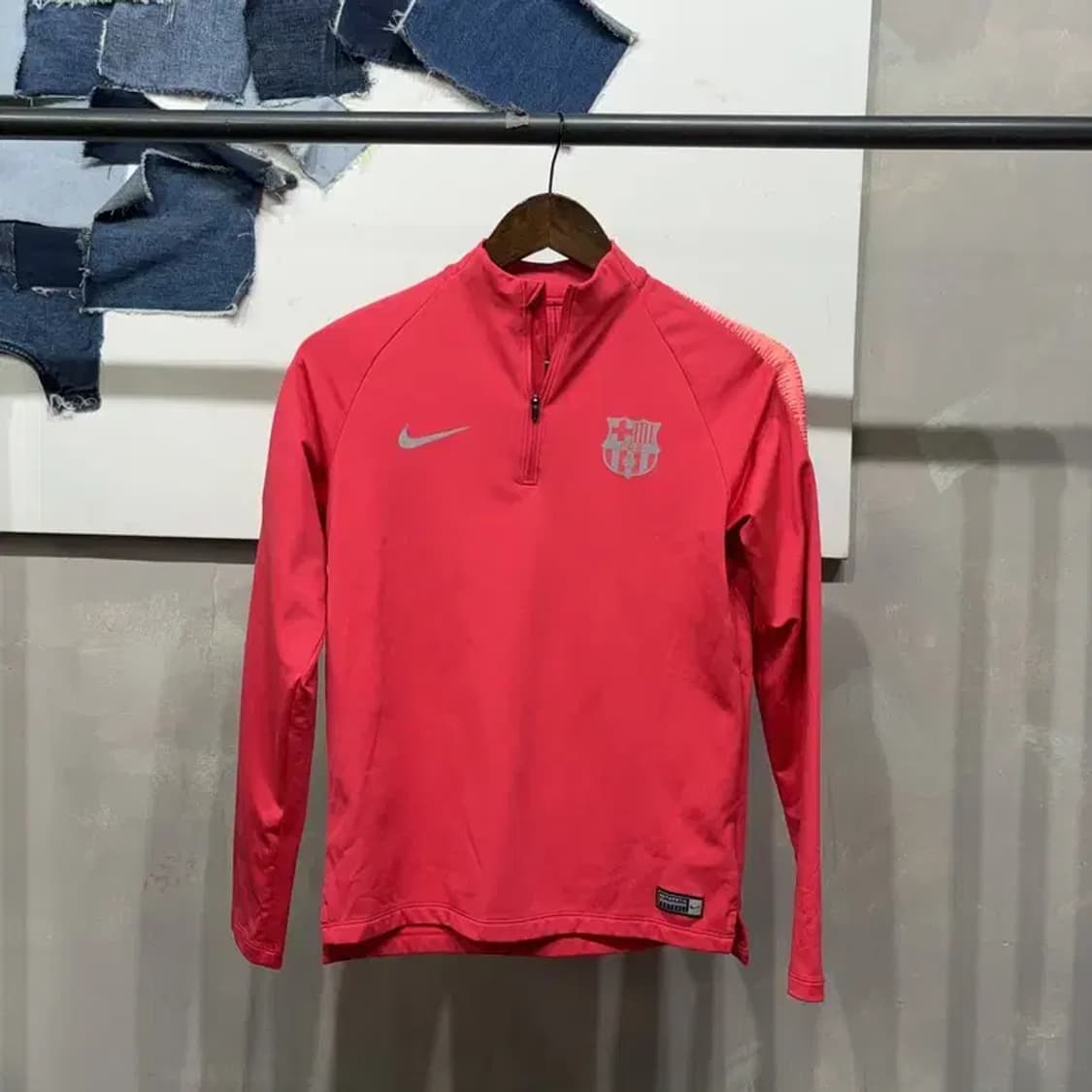 (85) 나이키 여성 드라이핏 바르셀로나 기능성 반집업 긴팔 티 상품이미지1