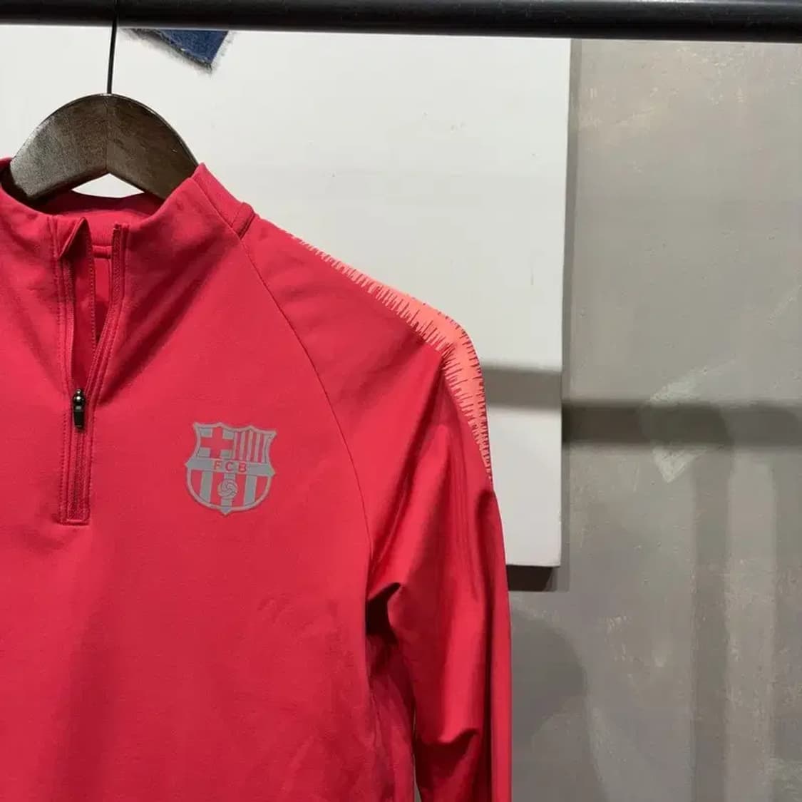 (85) 나이키 여성 드라이핏 바르셀로나 기능성 반집업 긴팔 티 상품이미지3